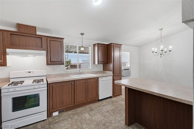 4589 Royal Ridge Boulevard, Las Vegas, NV 89103