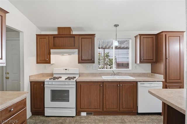 4589 Royal Ridge Boulevard, Las Vegas, NV 89103