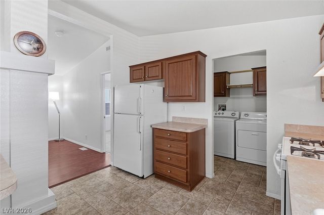 4589 Royal Ridge Boulevard, Las Vegas, NV 89103