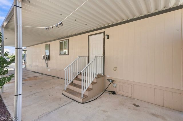 4589 Royal Ridge Boulevard, Las Vegas, NV 89103