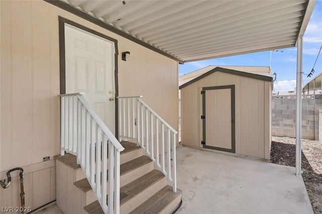 4589 Royal Ridge Boulevard, Las Vegas, NV 89103