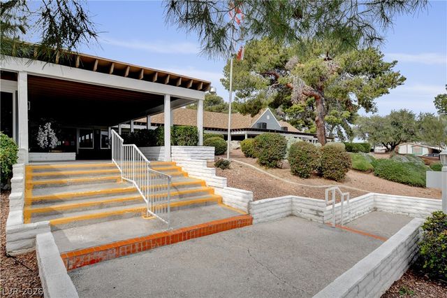 4589 Royal Ridge Boulevard, Las Vegas, NV 89103