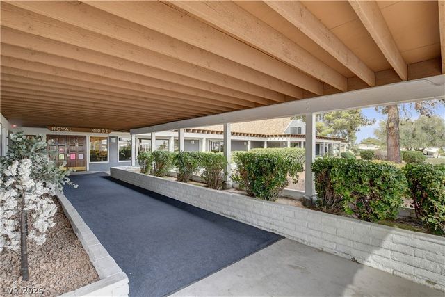 4589 Royal Ridge Boulevard, Las Vegas, NV 89103