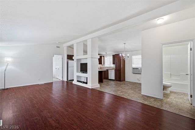 4589 Royal Ridge Boulevard, Las Vegas, NV 89103