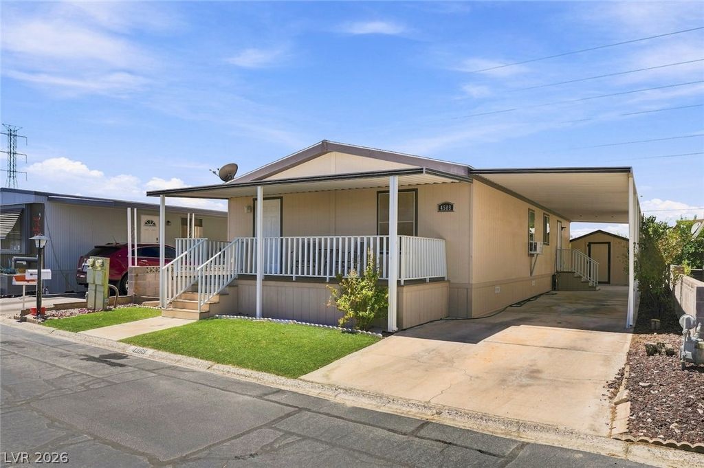4589 Royal Ridge Boulevard, Las Vegas, NV 89103