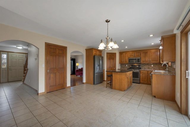 2085 BRACTON ROAD, Suamico, WI 54173