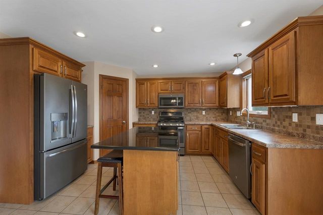 2085 BRACTON ROAD, Suamico, WI 54173