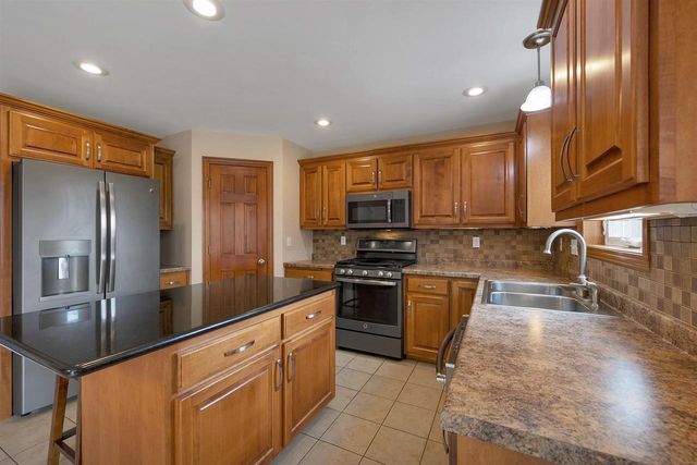 2085 BRACTON ROAD, Suamico, WI 54173