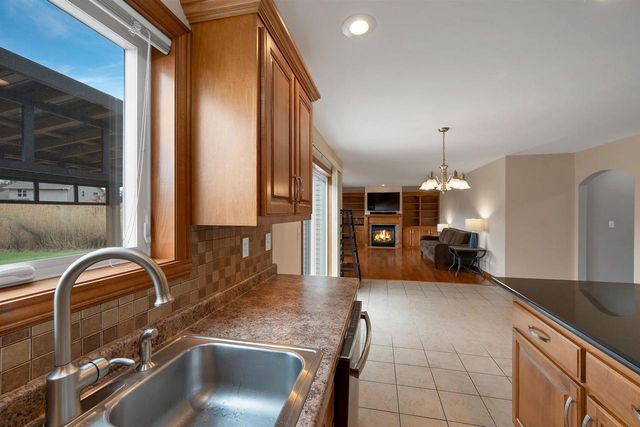 2085 BRACTON ROAD, Suamico, WI 54173