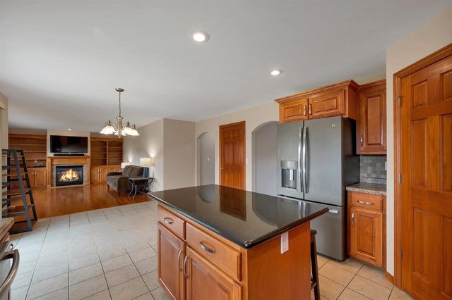 2085 BRACTON ROAD, Suamico, WI 54173