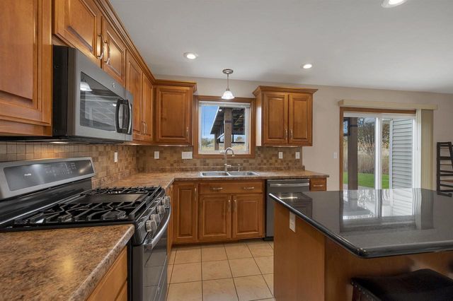 2085 BRACTON ROAD, Suamico, WI 54173