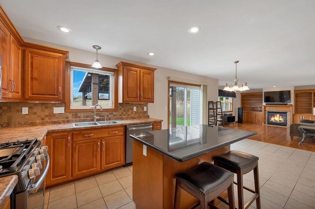 2085 BRACTON ROAD, Suamico, WI 54173