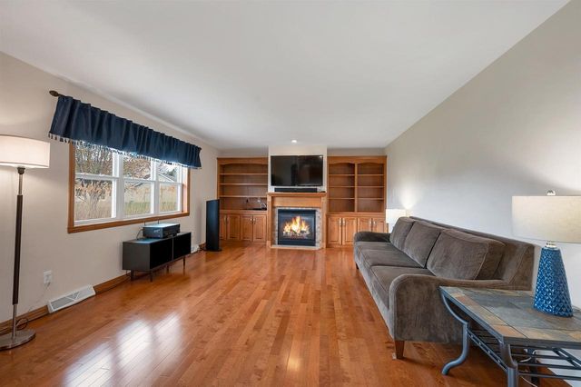 2085 BRACTON ROAD, Suamico, WI 54173