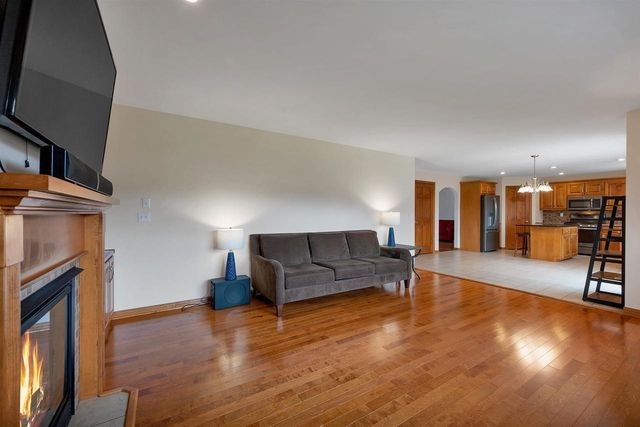 2085 BRACTON ROAD, Suamico, WI 54173