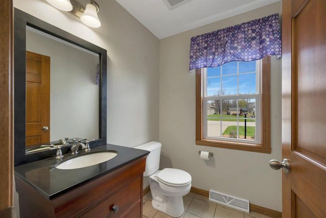 2085 BRACTON ROAD, Suamico, WI 54173