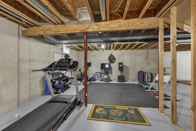 2085 BRACTON ROAD, Suamico, WI 54173