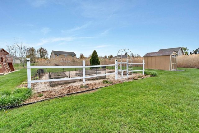 2085 BRACTON ROAD, Suamico, WI 54173