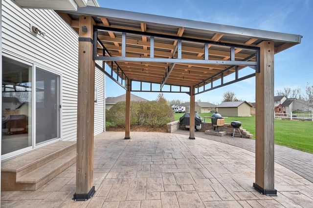 2085 BRACTON ROAD, Suamico, WI 54173