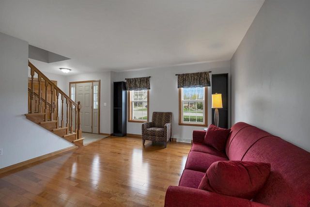2085 BRACTON ROAD, Suamico, WI 54173