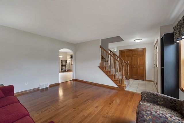 2085 BRACTON ROAD, Suamico, WI 54173
