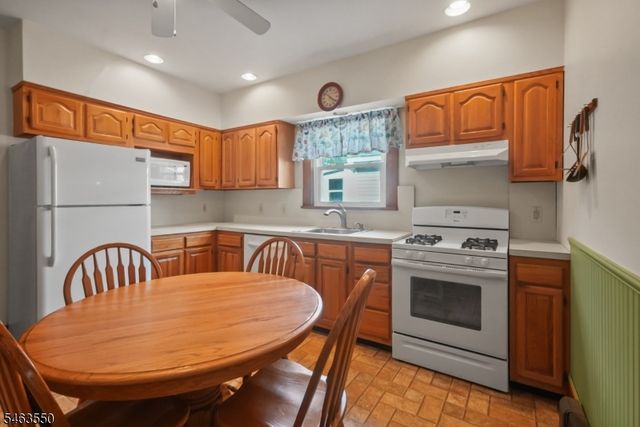 20 Wilson Ave, Totowa Boro, NJ 07512