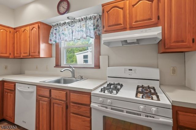 20 Wilson Ave, Totowa Boro, NJ 07512