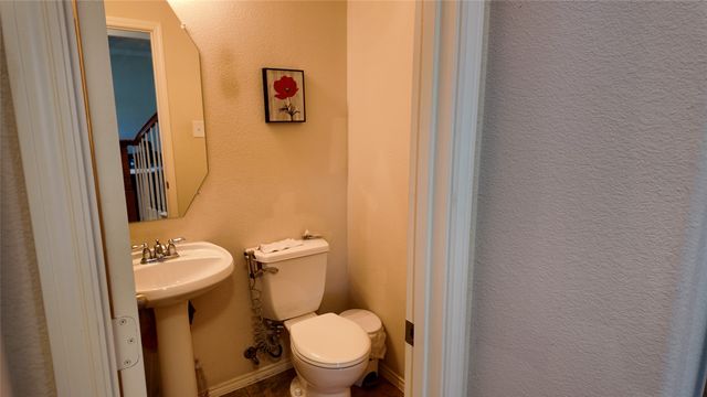 421 Roundrock Lane, Fort Worth, TX 76140