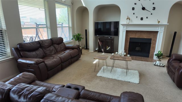 421 Roundrock Lane, Fort Worth, TX 76140