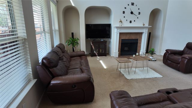 421 Roundrock Lane, Fort Worth, TX 76140