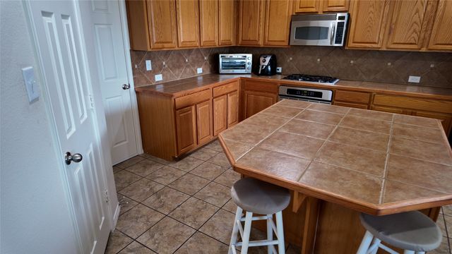 421 Roundrock Lane, Fort Worth, TX 76140