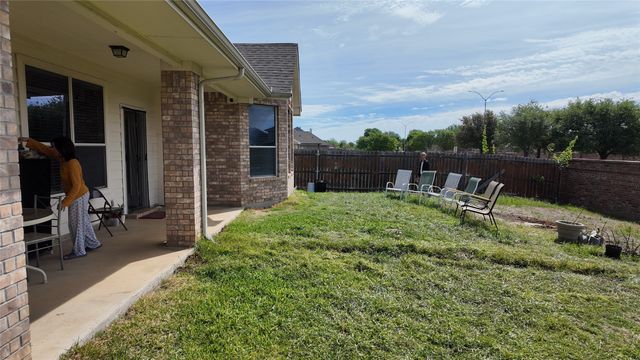 421 Roundrock Lane, Fort Worth, TX 76140
