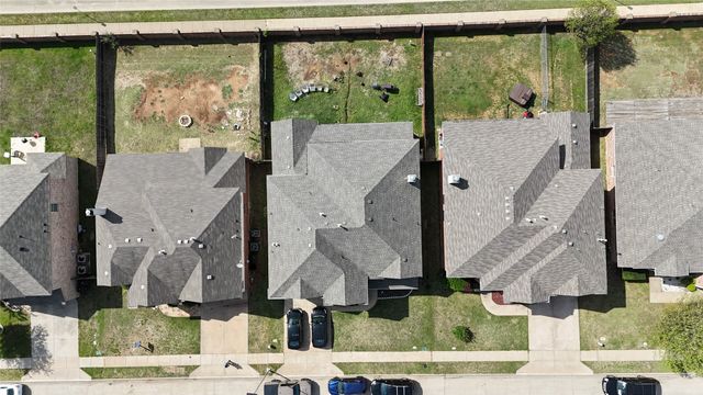 421 Roundrock Lane, Fort Worth, TX 76140