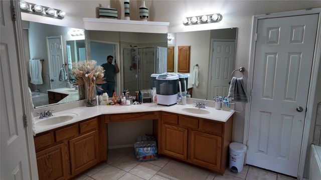 421 Roundrock Lane, Fort Worth, TX 76140