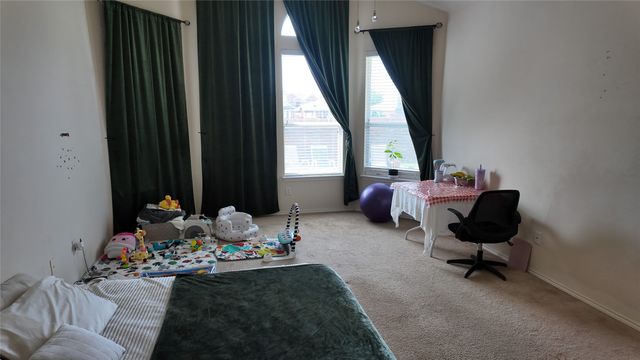 421 Roundrock Lane, Fort Worth, TX 76140