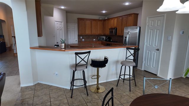 421 Roundrock Lane, Fort Worth, TX 76140