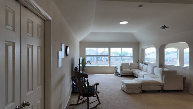 421 Roundrock Lane, Fort Worth, TX 76140