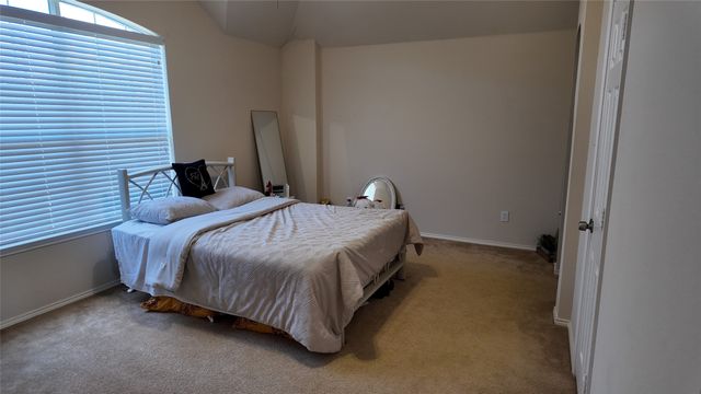 421 Roundrock Lane, Fort Worth, TX 76140