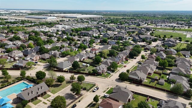 421 Roundrock Lane, Fort Worth, TX 76140