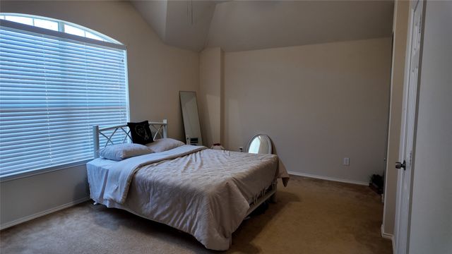 421 Roundrock Lane, Fort Worth, TX 76140