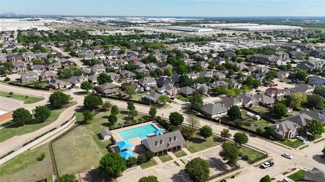 421 Roundrock Lane, Fort Worth, TX 76140