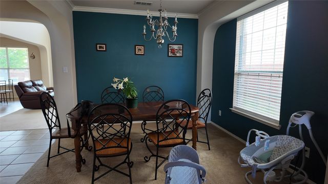 421 Roundrock Lane, Fort Worth, TX 76140