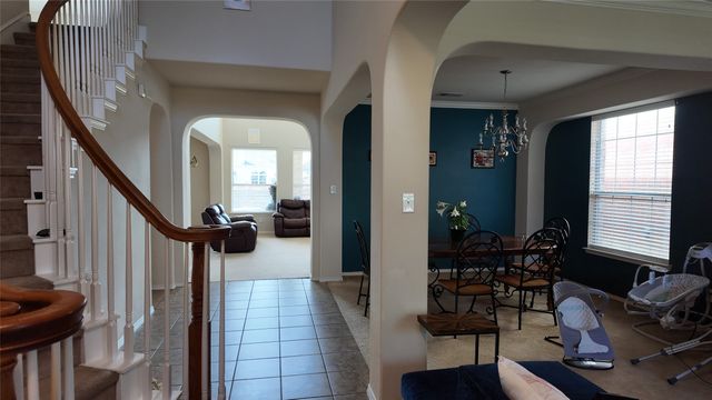 421 Roundrock Lane, Fort Worth, TX 76140