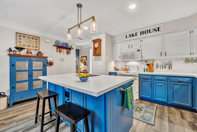 54 Windlass Pointe DR, Moneta, VA 24121