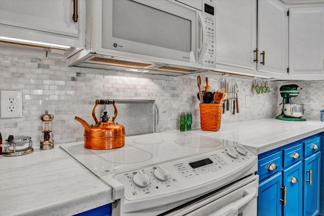 54 Windlass Pointe DR, Moneta, VA 24121