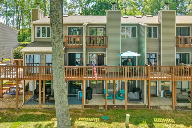 54 Windlass Pointe DR, Moneta, VA 24121