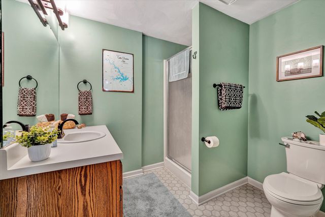 54 Windlass Pointe DR, Moneta, VA 24121