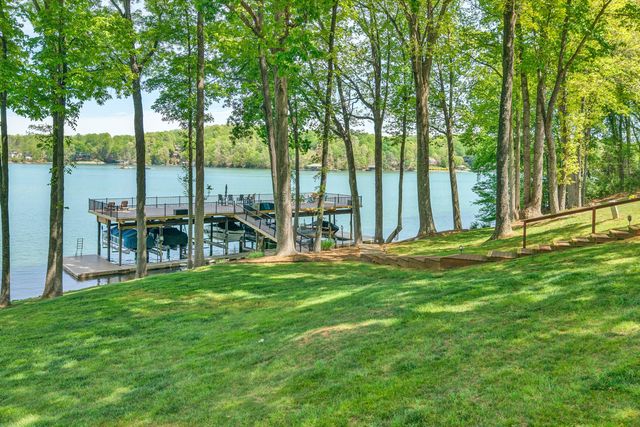 54 Windlass Pointe DR, Moneta, VA 24121