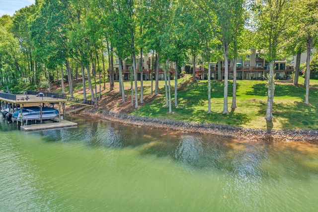 54 Windlass Pointe DR, Moneta, VA 24121