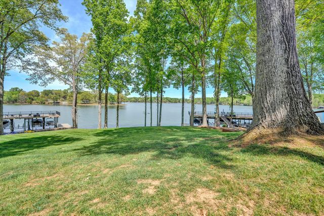54 Windlass Pointe DR, Moneta, VA 24121