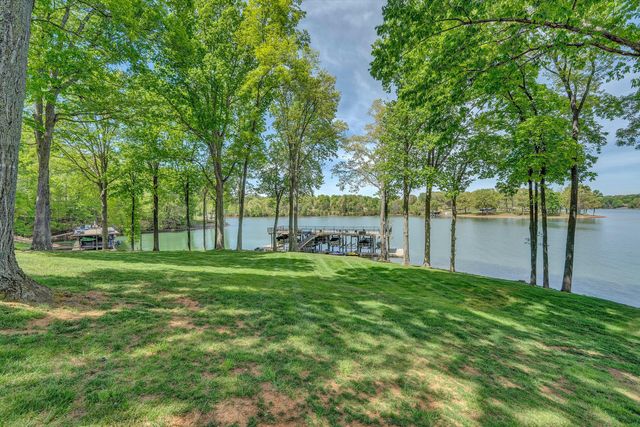 54 Windlass Pointe DR, Moneta, VA 24121